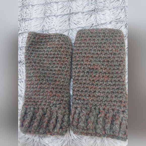 Crocheted half gloves / wrist covers - Picture 2 of 5